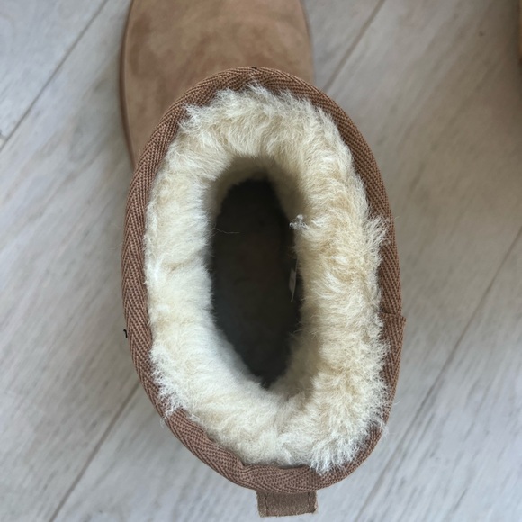 Short Ugg boot in size women’s 8 - Picture 14 of 14